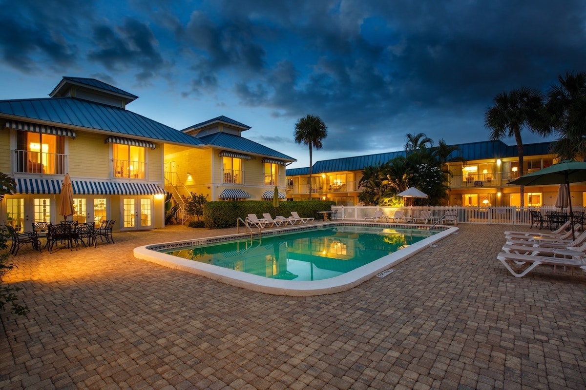 Naples Garden Inn Pool Area