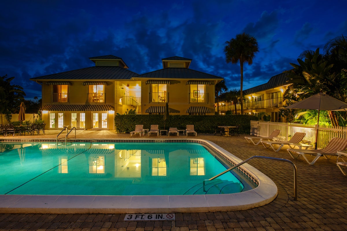 Naples Garden Inn Pool Night Time View