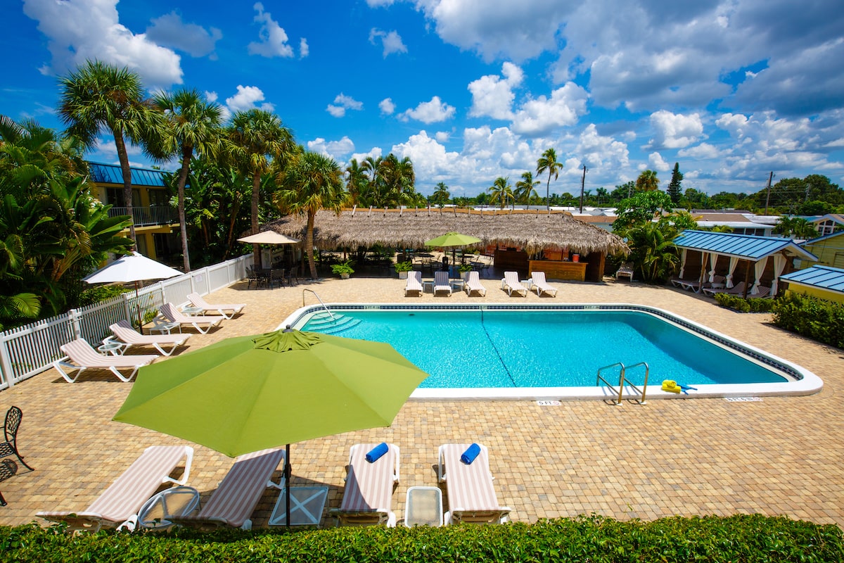 Naples Garden Inn Pool